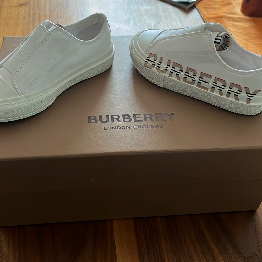 Burberry low top sneakers